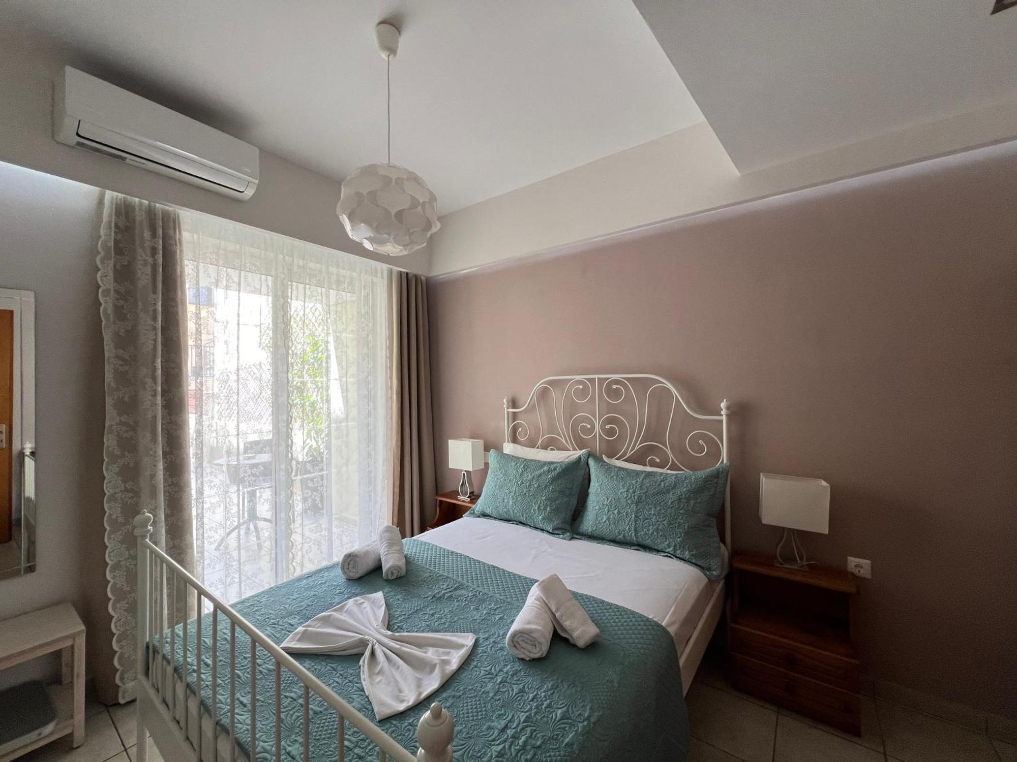 Artemis Rooms Two Steps By The Sea Platanés Esterno foto