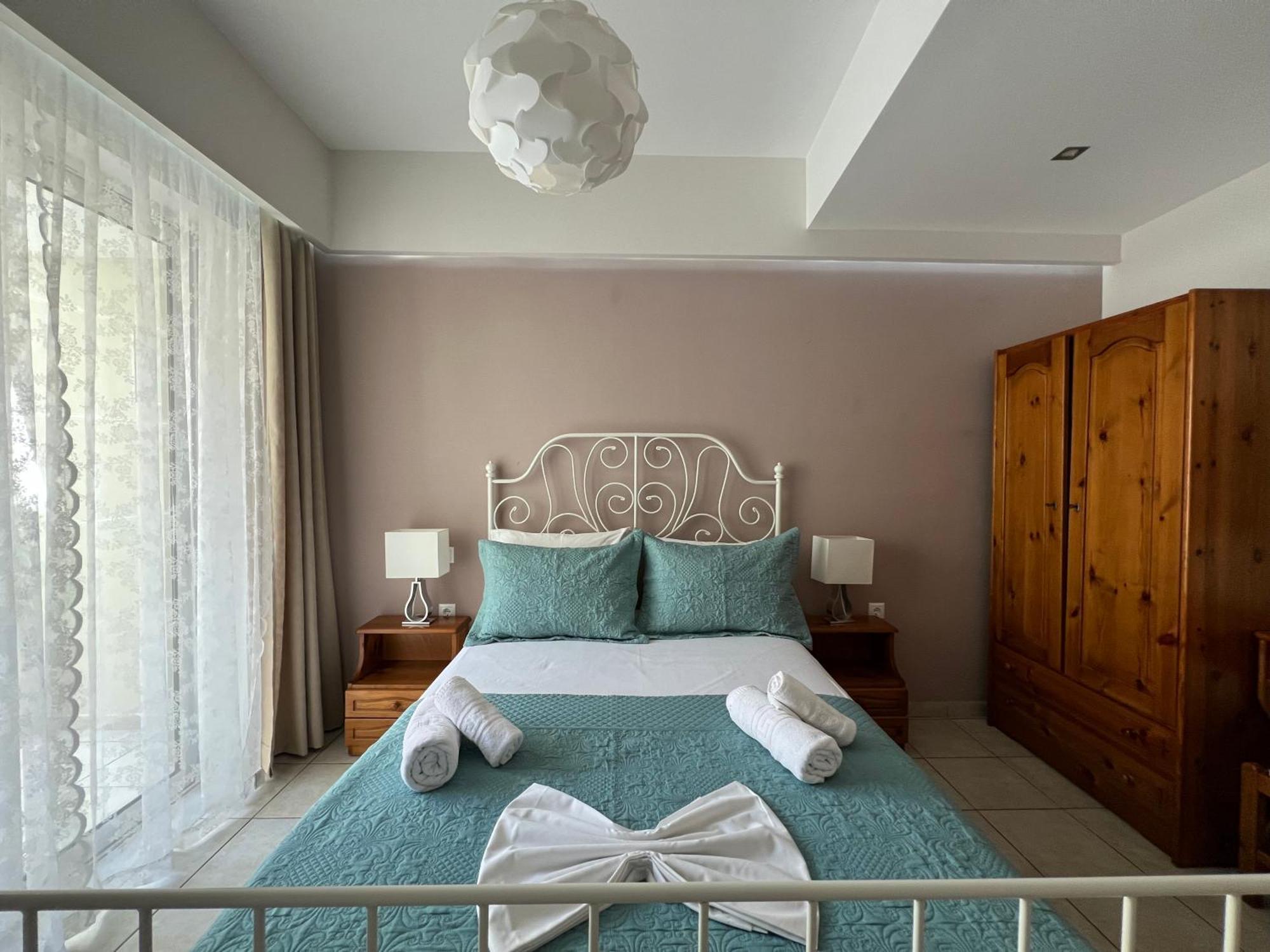 Artemis Rooms Two Steps By The Sea Platanés Esterno foto
