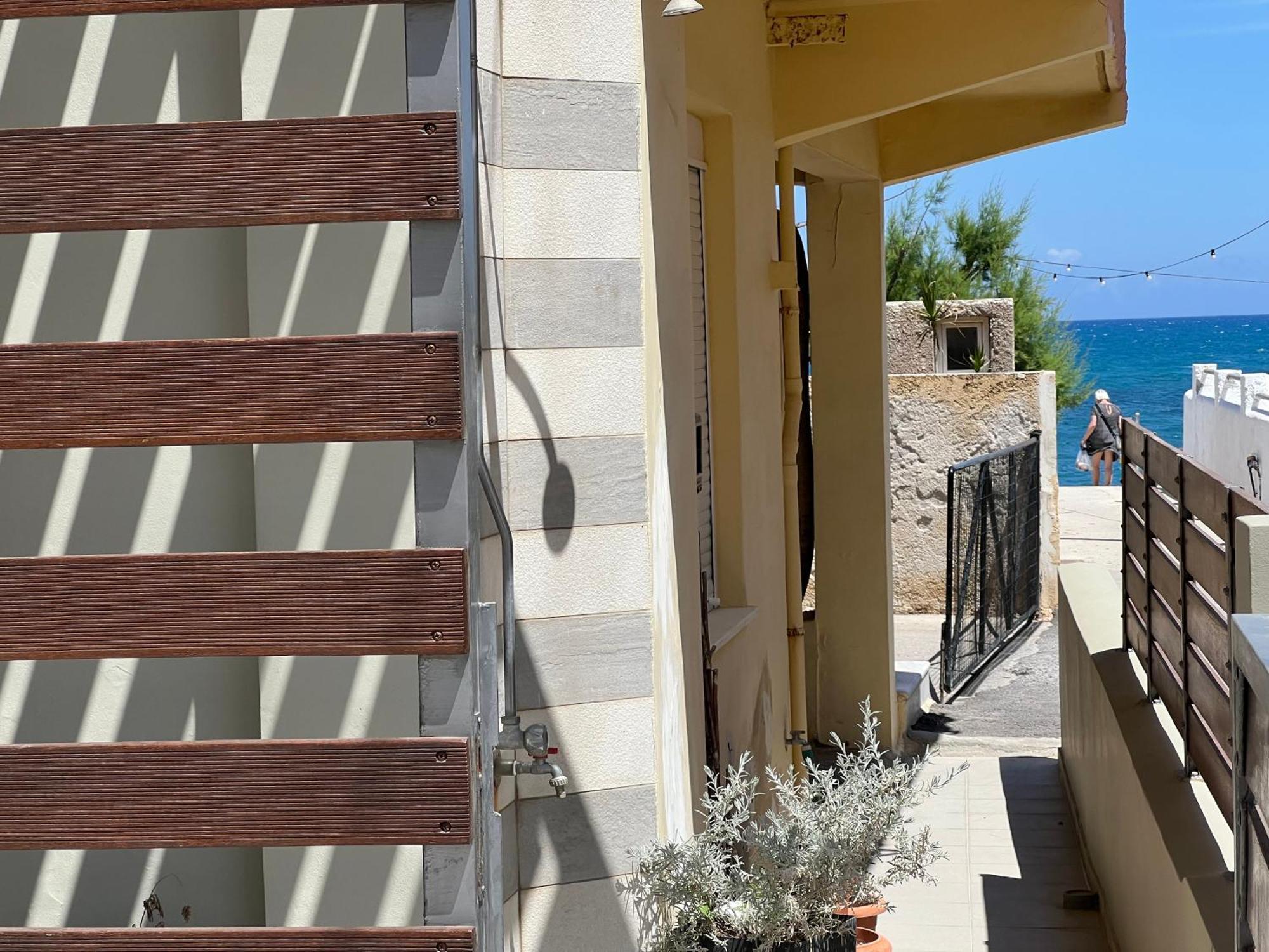 Artemis Rooms Two Steps By The Sea Platanés Esterno foto