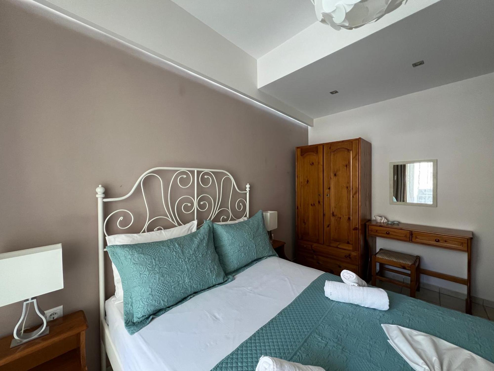 Artemis Rooms Two Steps By The Sea Platanés Esterno foto